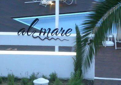 Некој ќе се мисли до Охрид дали ќе има пари на викенд да оди...некој на милионски јахти ќе си го лади!!!
Вака изгледа одморот на Заев и Филипче 👇