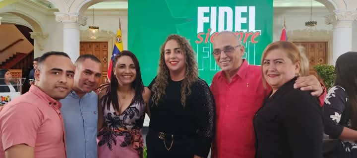 CDIUBV's tweet photo. Velada en homenaje al 99 cumpleaños de nuestro Comandante Eterno Fidel Castro .
Participan en la misma Embajador de Cuba en Venezuela 
Elian González 
Antonio Guerrero
Representación de la Misión Médica Cubana en Venezuela.
#100AñosConFidel 
#CubaEstáFirme
@CDIUBV https://t.co/psYabHXAkF