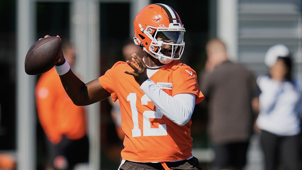 AroundTheNFL's tweet photo. Browns QB Shedeur Sanders strained his oblique Wednesday and is unlikely to play in Saturday's preseason game vs. Eagles 

https://t.co/6uYgVdOTtn https://t.co/S7HyR1tDYt