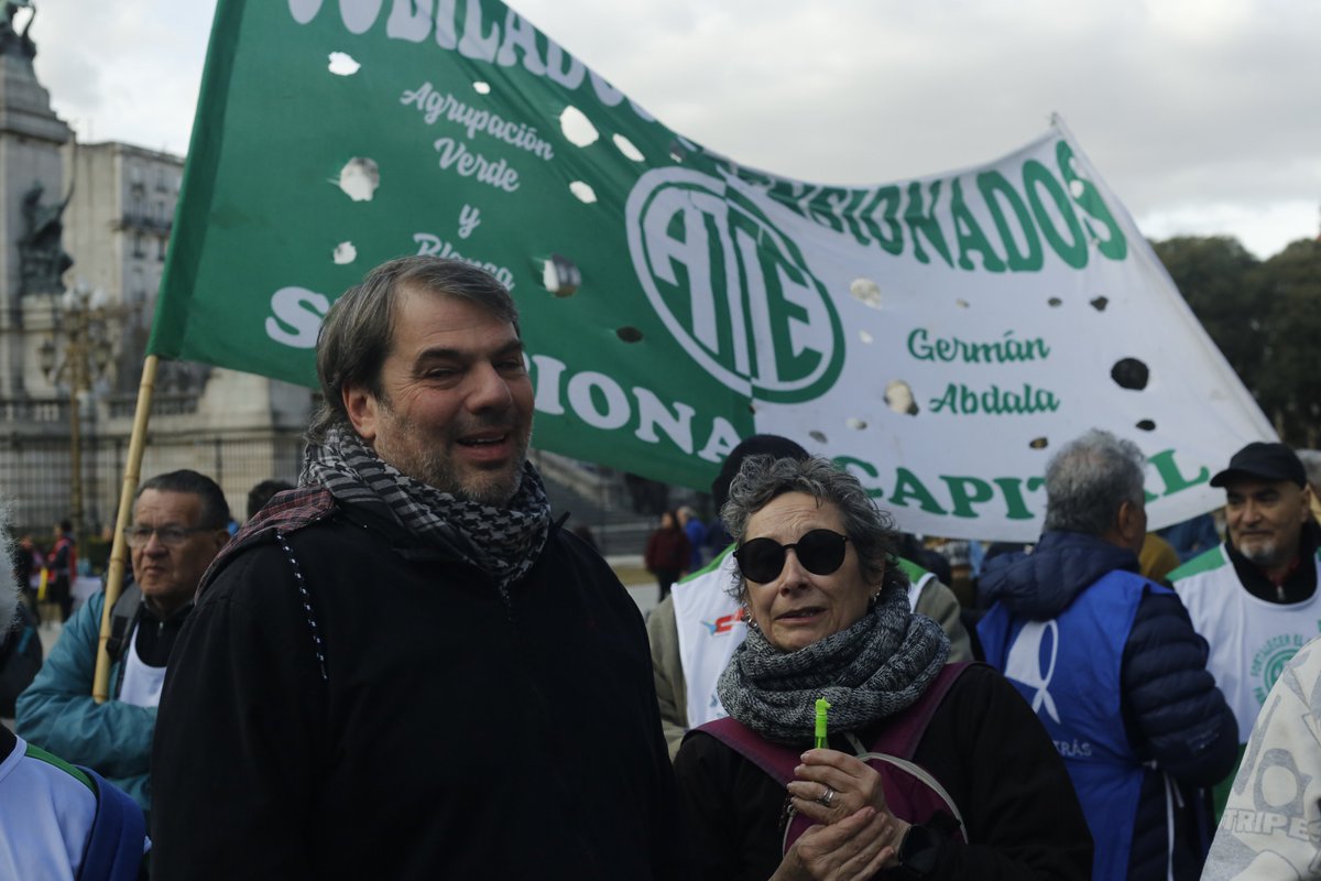 DanielCatalano_'s tweet photo. Siempre de este lado, siempre con los jubilados. https://t.co/z7gNJLJfvF