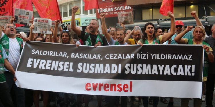 Evrensel Gazetesi’nin İzmir Bürosuna yönelik gerçekleşen saldırıyı kınıyor,  <a href="/evrenselgzt/">Evrensel Gazetesi</a> ile dayanışma içinde her türlü saldırıya karşı, birlikte ve omuz omuza mücadele edeceğimizin altını çiziyoruz.

#Evrensel