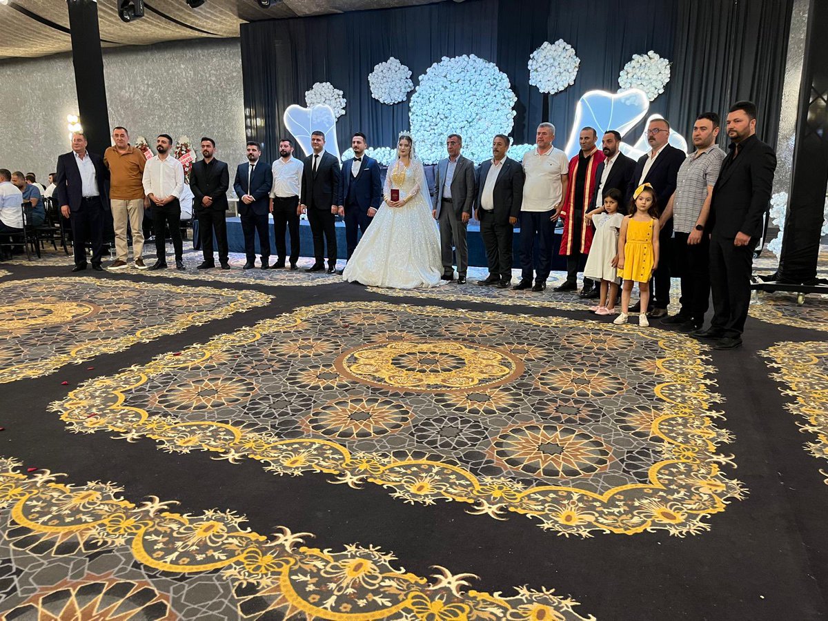 farukbayuknet's tweet photo. Değerli dayımızoğlu Ahmet Bayık’ın biricik kızı yeğenim Özge ile Kılıç Ailesinin kıymetli evladı İbrahim’in nikah törenine katılarak bu mutlu günlerinde nikah Şahitliğini yaptık.Her iki Aileye Rabbim hayırlı uğurlu etsin. Genç çiftlerimize bir ömür boyu mutluluklar diliyorum. https://t.co/LZChOIHdV7