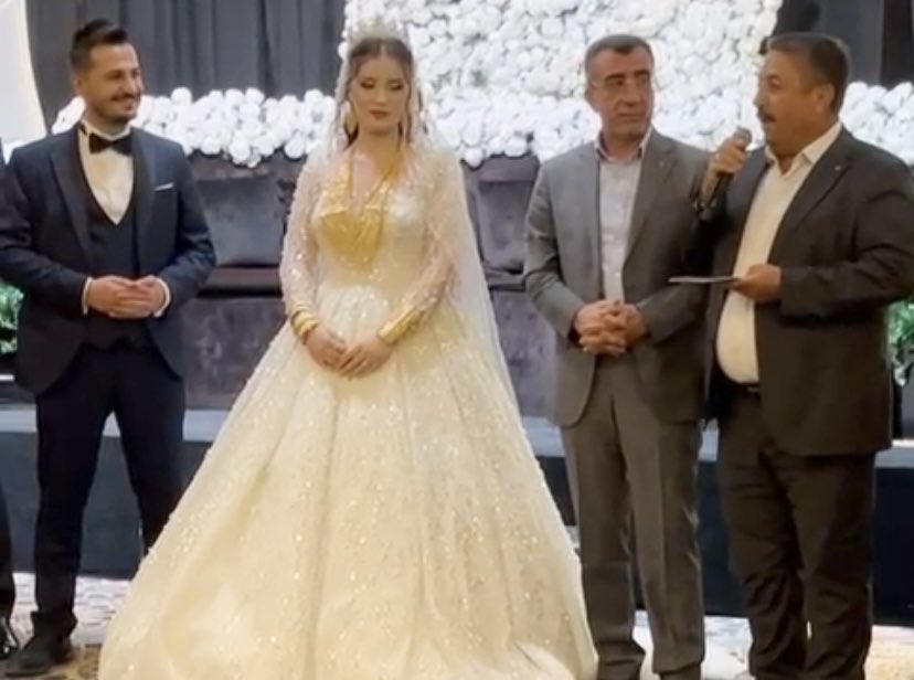 Değerli dayımızoğlu Ahmet Bayık’ın biricik kızı yeğenim Özge ile Kılıç Ailesinin kıymetli evladı İbrahim’in nikah törenine katılarak bu mutlu günlerinde nikah Şahitliğini yaptık.Her iki Aileye Rabbim hayırlı uğurlu etsin. Genç çiftlerimize bir ömür boyu mutluluklar diliyorum.