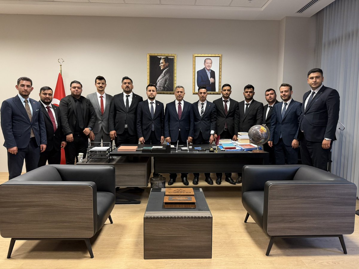 Av. Ahmet Karagöz (@avahmetkaragoz) on Twitter photo 📍 Ankara
İlçe Gençlik Kolları Başkanlarımız ile birlikte Önceki Dönem Ekonomi Bakan Yardımcımız ve MKYK Üyemiz Sayın Mustafa Sever’i çalışma ofisinde ziyaret ettik.
Kıymetli Bakanımıza nazik misafirperverliklerinden ötürü teşekkür ederiz 🇹🇷
<a href="/33mustafasever/">MUSTAFA SEVER</a> 📍 Ankara
İlçe Gençlik Kolları Başkanlarımız ile birlikte Önceki Dönem Ekonomi Bakan Yardımcımız ve MKYK Üyemiz Sayın Mustafa Sever’i çalışma ofisinde ziyaret ettik.
Kıymetli Bakanımıza nazik misafirperverliklerinden ötürü teşekkür ederiz 🇹🇷
<a href="/33mustafasever/">MUSTAFA SEVER</a>