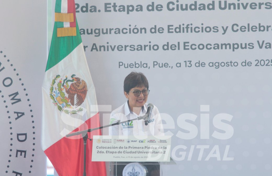 sintesisweb's tweet photo. 🎓🏗️ La rectora de la Benemérita Universidad Autónoma de Puebla (BUAP) encabeza la ceremonia del primer aniversario de CU 2.   #BUAP #Educación #Puebla 

📸 @FotoSintesisOB https://t.co/sfhzodI424