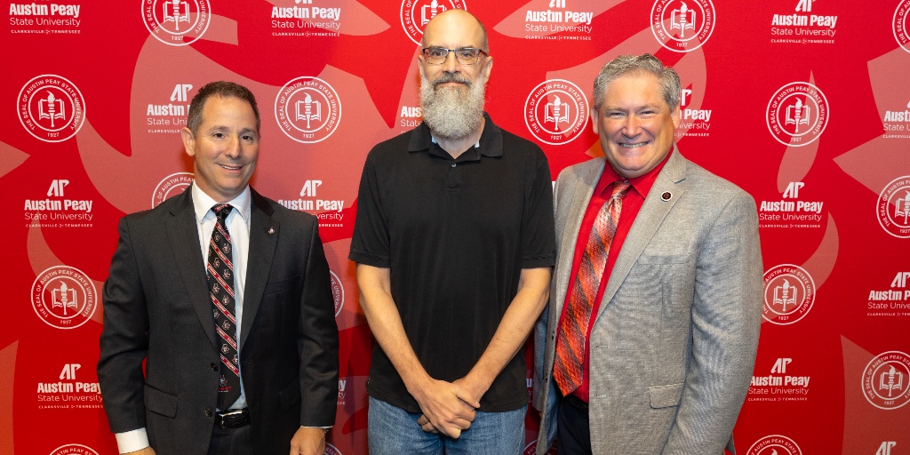 APSUCoSTEM's tweet photo. At Monday's Faculty Convocation, 10 CoSTEM faculty were honored for their years of service at Austin Peay State University! Check out photos of each honoree over on our Facebook page: https://t.co/OadhhFs837
@AustinPeay | #CoSTEM | #GovsLead https://t.co/qqV8K090tn