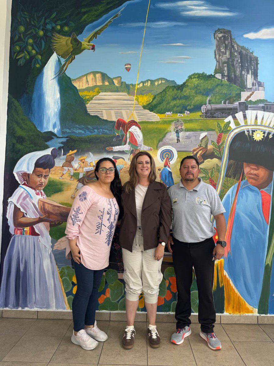 Marilyn_Balle's tweet image. ✅ Hoy, trabajando desde nuestra Casa de Gestión, recibimos a ciudadanas y ciudadanos comprometidos con el desarrollo de sus comunidades; amigas y amigos de #Hueyapan, así como a asesores del #CAED. 🫱🏼‍🫲🏽🌟

Escuchar sus necesidades, compartir ideas y caminar juntos hacia soluciones…