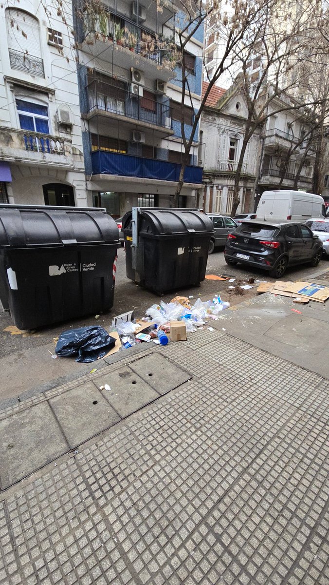 Wainfi's tweet photo. Agregó lo feo que es abrir y que tu puerta se vea así! @jorgemacri
@proargentina @RAMIROMARRA https://t.co/ogZV3pvMVZ