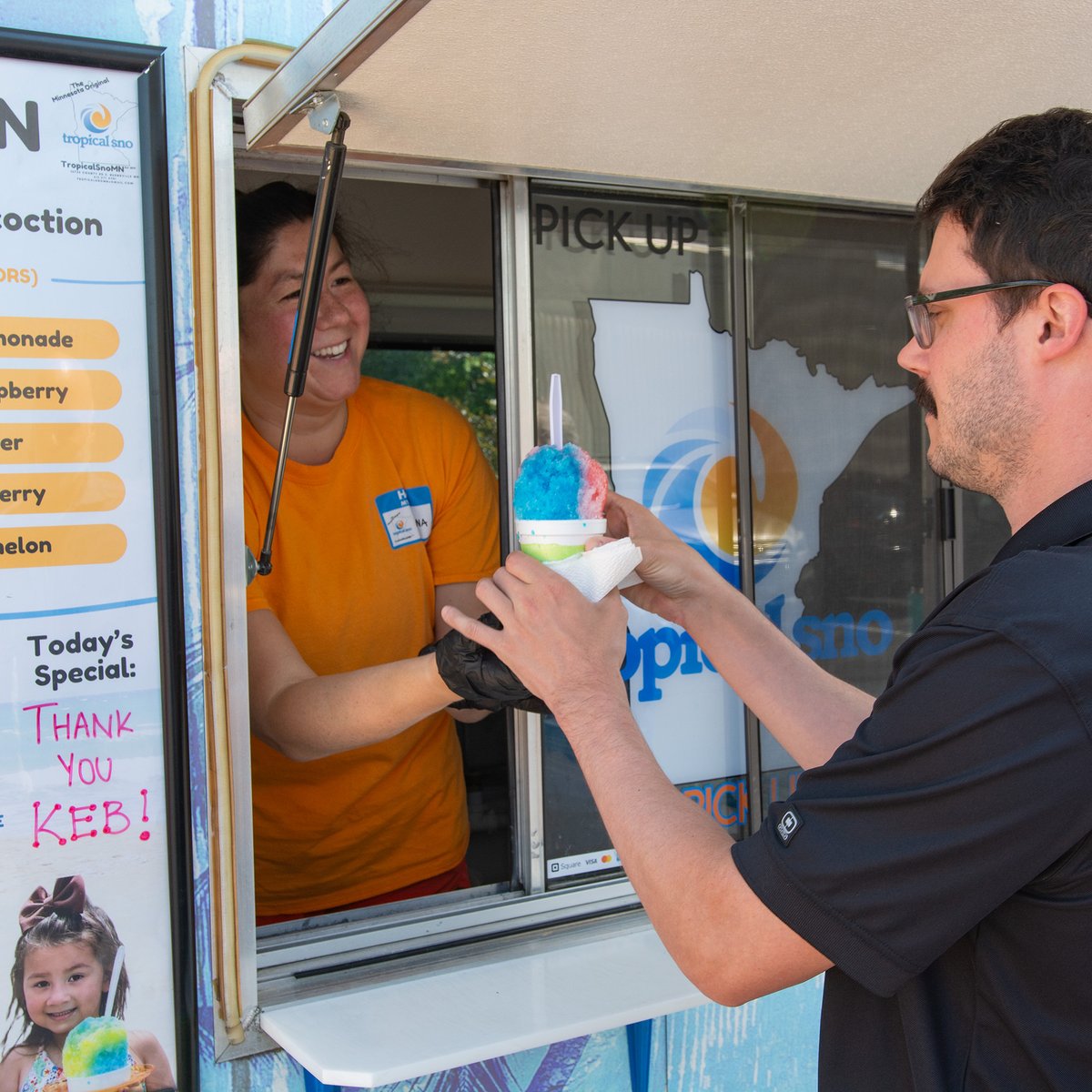 KebAmerica's tweet image. What a beautiful day to enjoy a snow cone from @TropicalSno. There's nothing quite like shaved ice and a huge selection of delicious flavors to brighten your afternoon.

#snowcone #foodtruck #tropicalsno #KEB_America #sunshine #companyculture #industrialautomation #madeinamerica