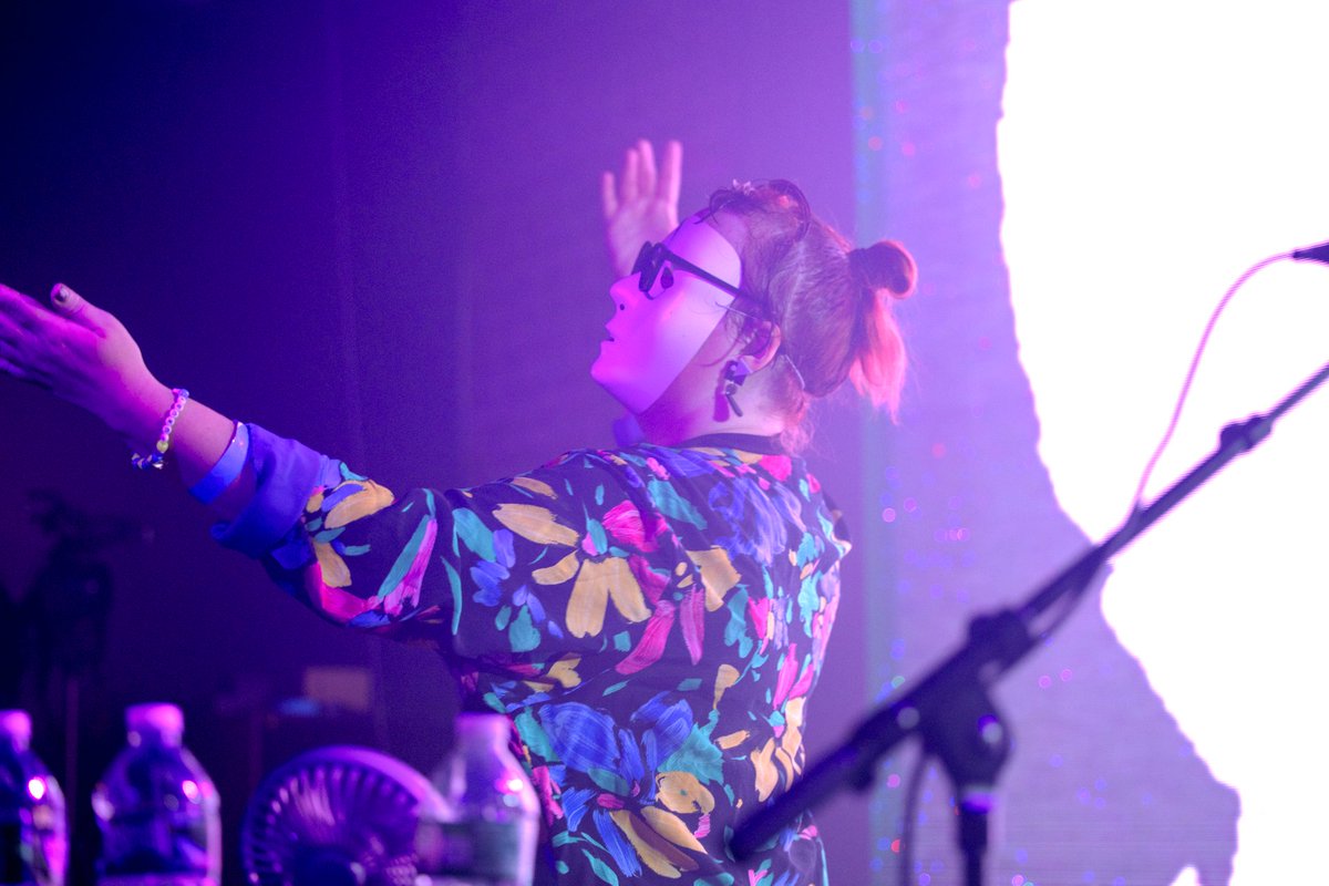 Vaporwave queen Luxury Elite working it out, serving dance moves the house down and giving us a show to remember!! No one does it like Lux!! ❤ Such an honor to have you at FlamingoFest 2025! 🦩🌴🌃

📸 <a href="/augnosmedia/">Augnos</a> 

#FlamingoFest2025 #Vaporwave #Vaporwaveparty