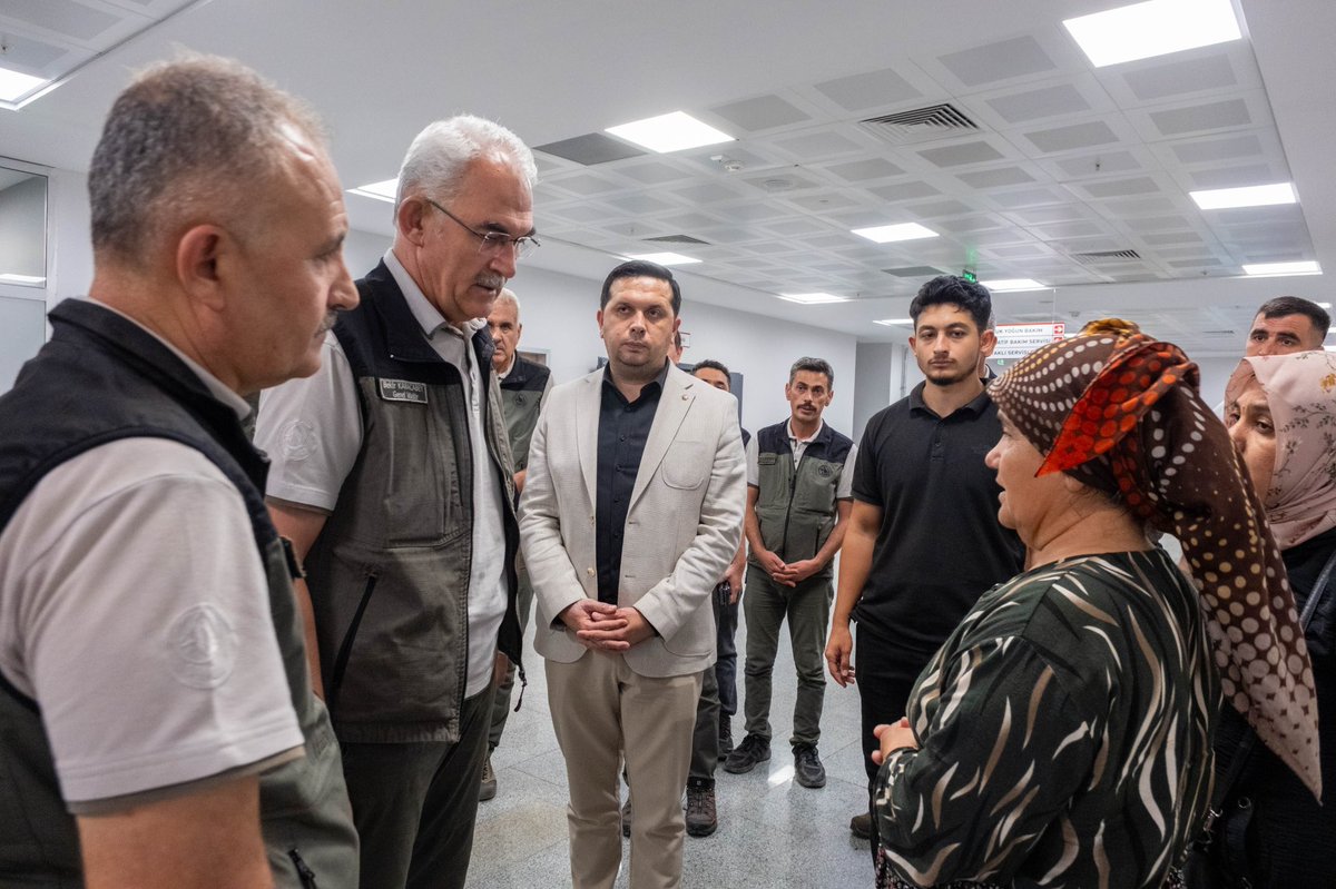 Bugün sabah Osmaniye’de meydana gelen elim trafik kazasında yaralanan Yeşil Vatan kahramanlarımızı, tedavi gördükleri hastanede ziyaret ederek geçmiş olsun dileklerimizi ilettik. 

Rabbim, kahramanlarımıza tez zamanda acil şifalar versin.