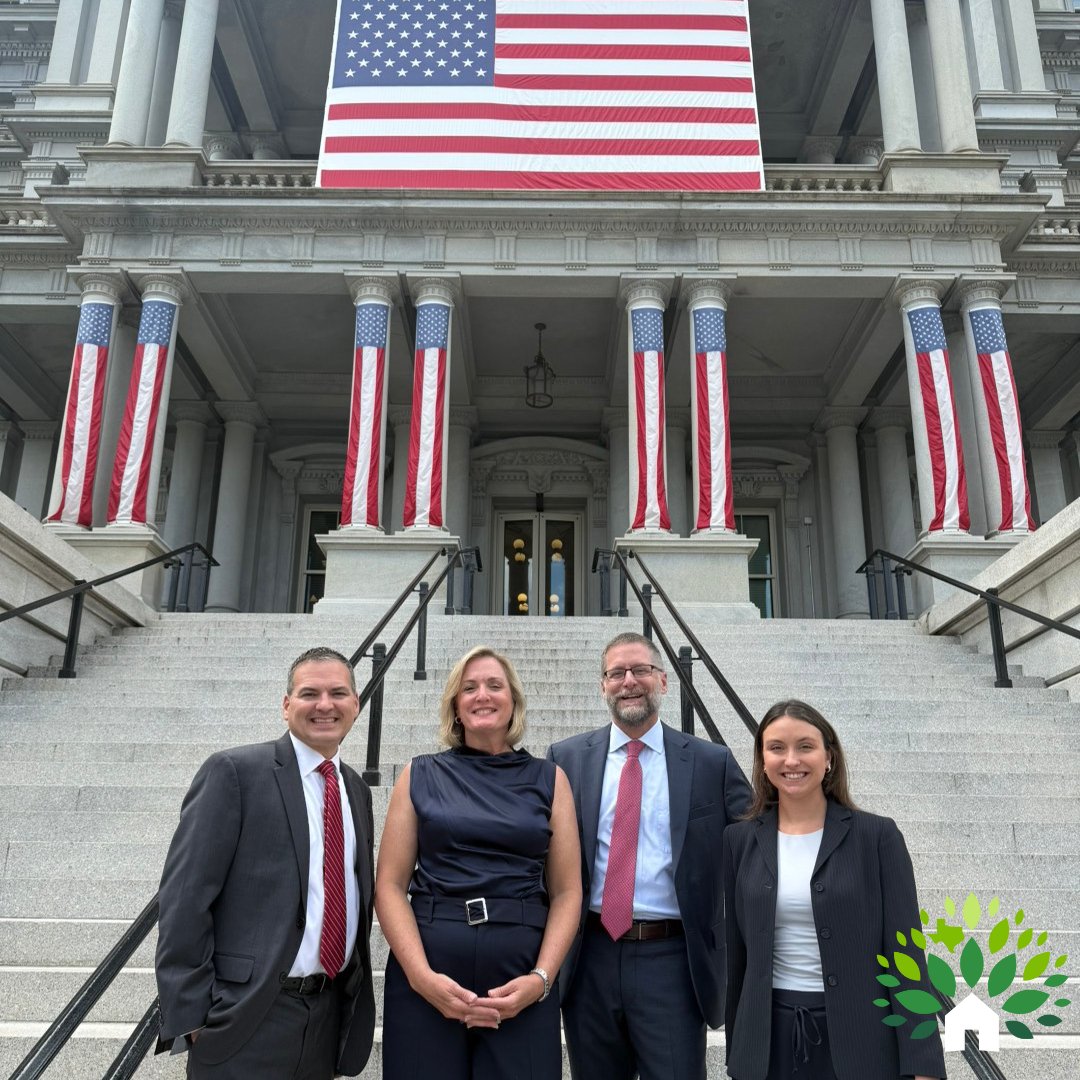 TACHC CEO, Jana Eubank, just wrapped up a meeting at the White House with NACHC and the Missouri PCA to meet with OMB staff on the critical importance of Community Health Centers in the health care system and the need for continued federal support. #ValueCHCs