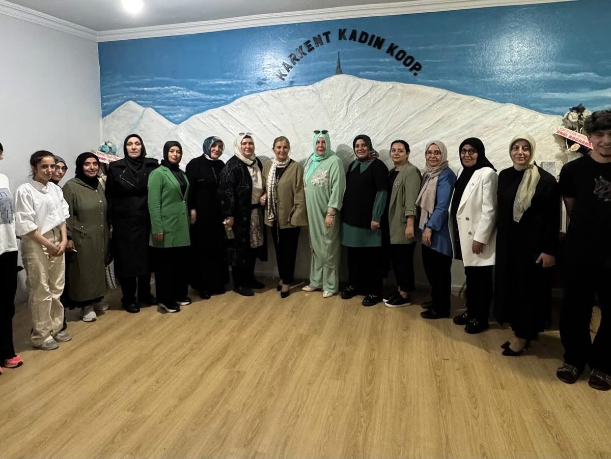 01553's tweet photo. Genel Merkez Teşkilat Başkanımız                                  Sn. Tülay Kaynarca,
MYK Üyemiz,Sn.Zekiye Nur Alioğlu, MKYK Üyemiz,  Sn.Gaye Zayıf, 
İl teşkilatımızla 
Karkent Kadın kooperatifini ziyaretimiz .. https://t.co/tciHNKYuf2