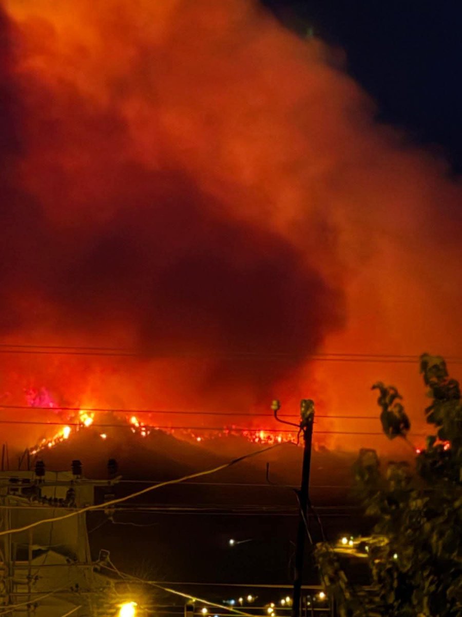 Hatay/Hassa ilçesinde çıkan orman yangını kısa sürede büyüdü. Bucak köyü boşaltıldı 
Acil helikopter, uçak ve itfaiye lazım. Yoksa Amanoslarda tek ağaç kalmayacak.
<a href="/RTErdogan/">Recep Tayyip Erdoğan</a> <a href="/TCTarim/">T.C. Tarım ve Orman Bakanlığı</a> <a href="/umitozdag/">Ümit Özdağ</a> <a href="/UmitDikbayir/">Ümit Dikbayır</a> <a href="/eczozgurozel/">Özgür Özel</a> <a href="/HuseyinYayman/">Hüseyin Yayman🇹🇷</a> beyefendi. <a href="/TBMMresmi/">TBMM</a>