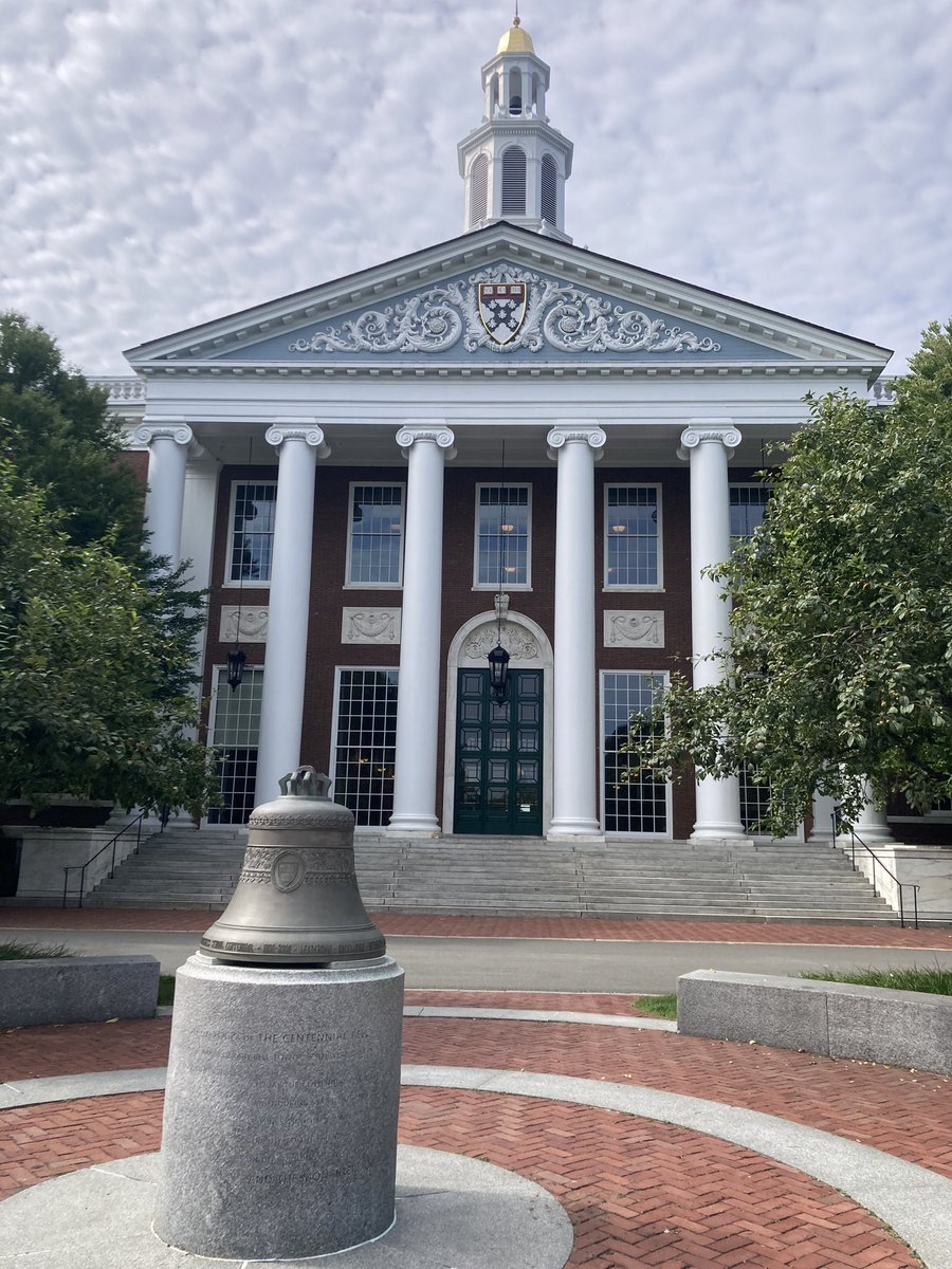 Ele_Pellegrini's tweet image. Thrilled to have presented my JMP “Wealth Inequality and Labor Mobility: the Job Trap” at @CebraOrg Annual Meeting! Thanks to @BostonFed & @HarvardHBS for hosting, and special thanks to @IlariaSupino for organizing the session. Shoutout to @albertocavallo for an amazing keynote!