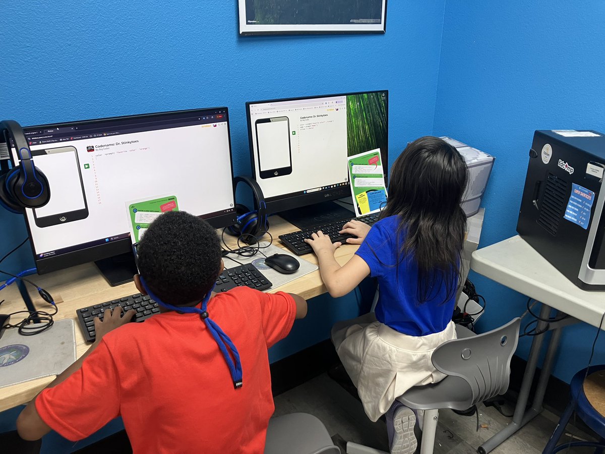 javierfaguilar's tweet photo. Today our students @efwmaschool working on @BitsboxKids 
 #Javascript projects #equity #diversity #inclusion #confidence #debugging #ImpactsofComputing #AFEteacher #AmazonFutureEngineer  @AmazonNews
#CoactionCollective
#teamwork  #ITeachCode   #CSforALL #codeisfun  #creativity https://t.co/b4GugWQupI