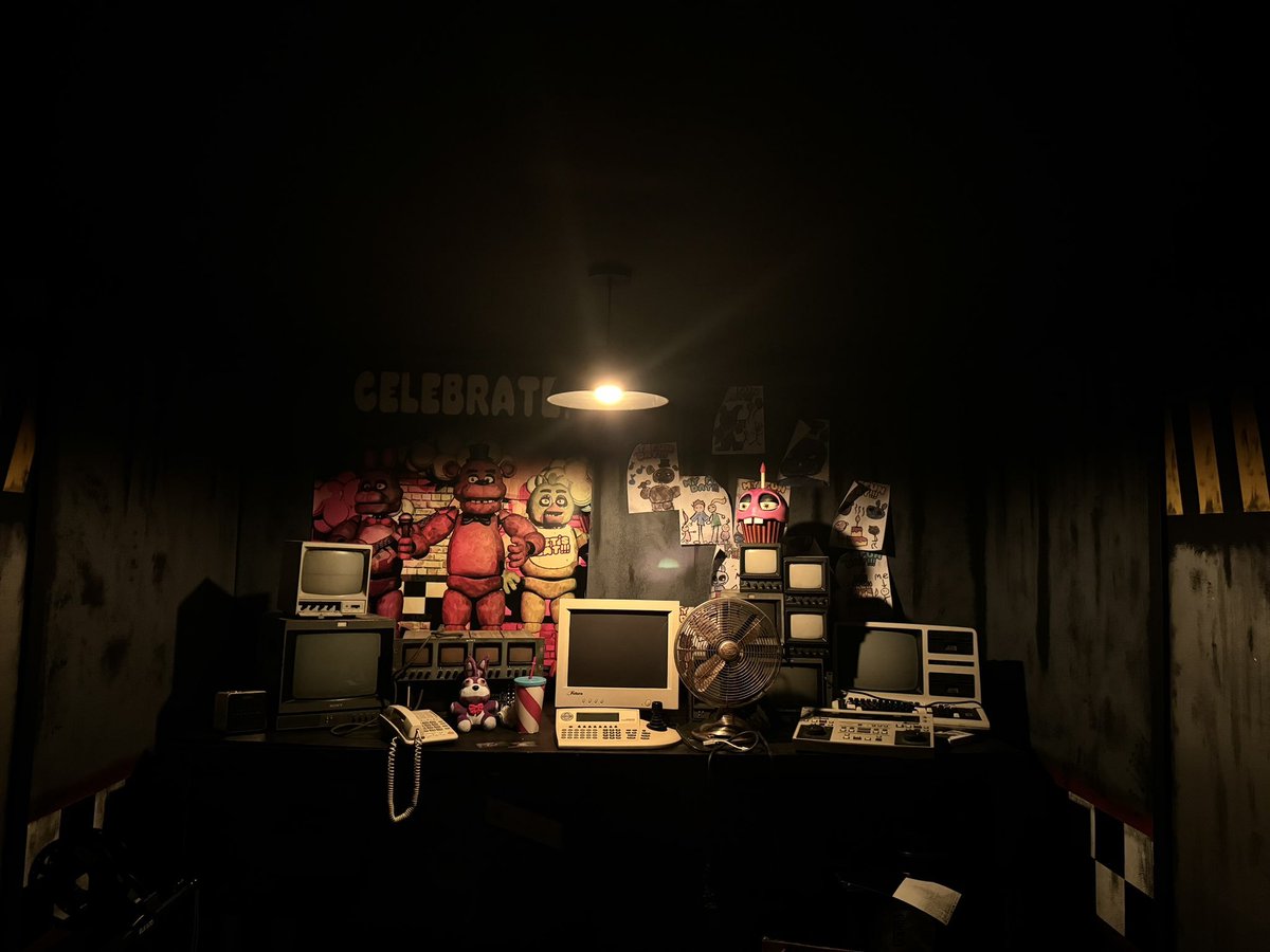 matka kazała mi iść do pracy to zatrudniłem się jako stróż nocny w jakiejś pizzerii xd 6 godzin walenia w chuja i hajs będzie leciał