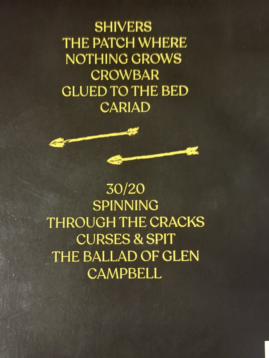 7Hollied's tweet photo. Guys is it 20/30 or 30/20, cause just told mum she’s made an idiot of herself calling it the wrong thing @TheRoystonClub (lyric sheet vs back cover ) https://t.co/PWfBWjOM1t