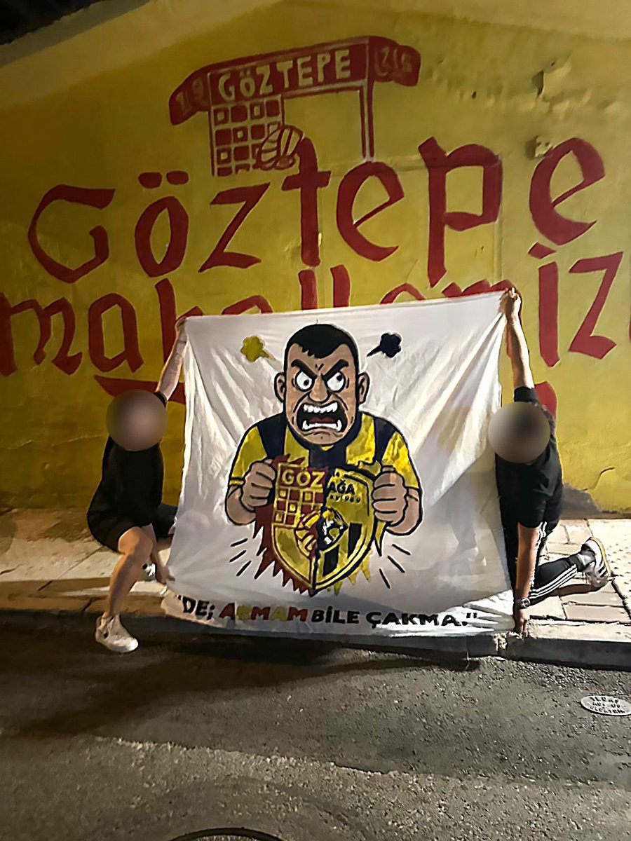 UltrasTurkish's tweet photo. Fenerbahçe taraftarı, Göztepe taraftarının semtinde pankart açtı. 

"De armam bile çakma." https://t.co/ZKL7MNT0Az