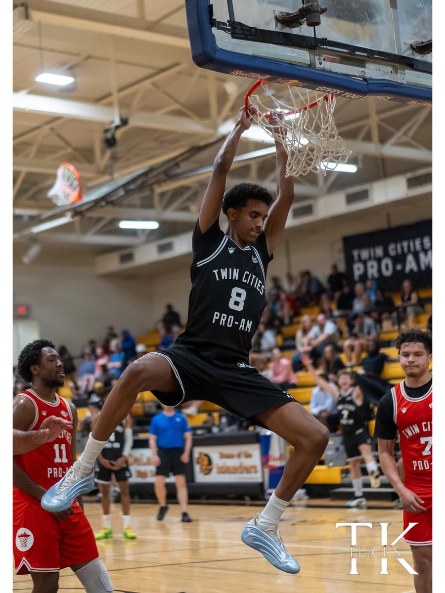 Rodger Bohn (@rodgerbohn) on Twitter photo 6'9 '27 Ahmed Nur (<a href="/BABYSL1MM/">Ahmed Nur</a>)was one of youngest guys in <a href="/TwinCitiesProAm/">Twin Cities Pro-Am</a>,but showed talent that's made him top 50 player nationally.<a href="/HopkinsRoyals/">Hopkins Royals</a>/<a href="/adidasD1MN/">D1 Minnesota</a> wing was great cutter,shot lights out,&was beast on offensive glass.
More on <a href="/Ballislife/">Ballislife.com</a> 👇
ballislife.com/news/high-scho… 6'9 '27 Ahmed Nur (<a href="/BABYSL1MM/">Ahmed Nur</a>)was one of youngest guys in <a href="/TwinCitiesProAm/">Twin Cities Pro-Am</a>,but showed talent that's made him top 50 player nationally.<a href="/HopkinsRoyals/">Hopkins Royals</a>/<a href="/adidasD1MN/">D1 Minnesota</a> wing was great cutter,shot lights out,&was beast on offensive glass.
More on <a href="/Ballislife/">Ballislife.com</a> 👇
ballislife.com/news/high-scho…