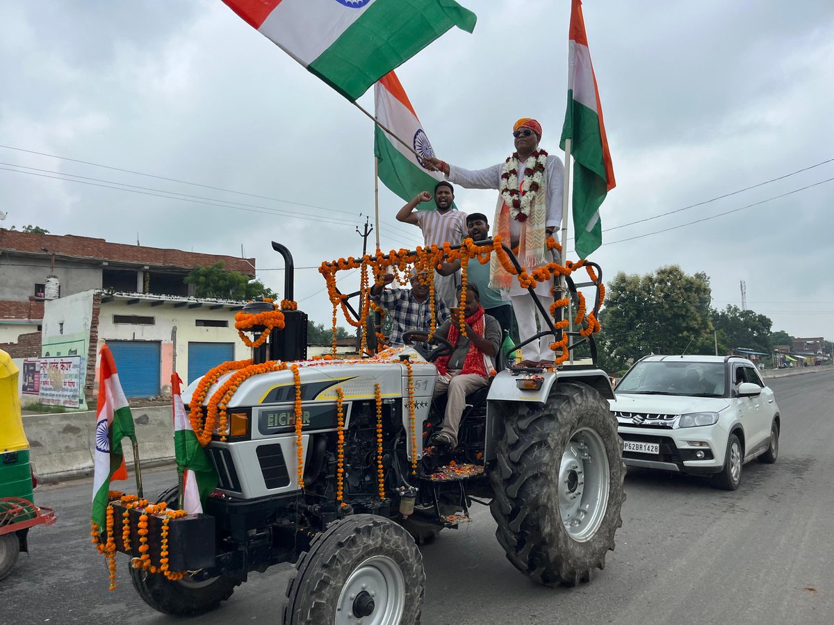 आज़ादी के अमृत महोत्सव पर किसानों के सम्मान में ट्रैक्टर तिरंगा यात्रा करके ,किसान समृद्धि का संदेश दिया गया। <a href="/bhadohipolice/">BHADOHI POLICE</a> <a href="/CMOfficeUP/">CM Office, GoUP</a> <a href="/narendramodi/">Narendra Modi</a> <a href="/dmbhadohi/">DM Bhadohi</a> <a href="/myogiadityanath/">Yogi Adityanath</a> <a href="/ChiefSecyUP/">S.P. Goyal, Chief Secretary, GoUP</a> @digrangmirzapur
 जय जवान, जय किसान, जय हिंदुस्तान