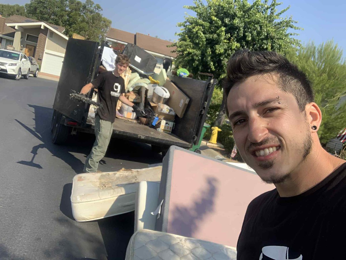 PlatinumBucket's tweet photo. Make your junk disappear today!
“PUT IT IN THE BUCKET!!!”
Property Cleanout in Lake Forest, CA
https://t.co/FE0me85Ye3 https://t.co/rap6ljwiAL