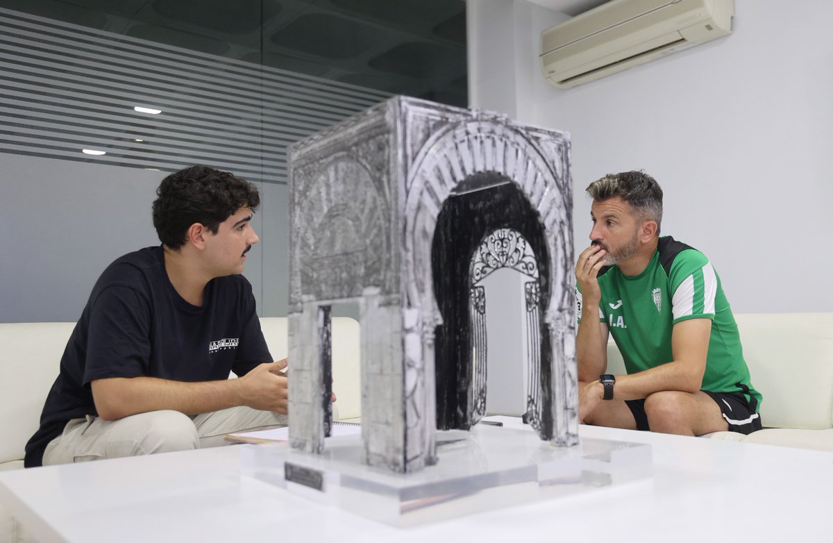 Os dejo por aquí la entrevista que he podido realizarle a Iván Ania, entrenador del <a href="/CordobaCF_ofi/">Córdoba CF</a>. Ha sido todo un placer. ¡Toca seguir mejorando!
abc.es/espana/andaluc…