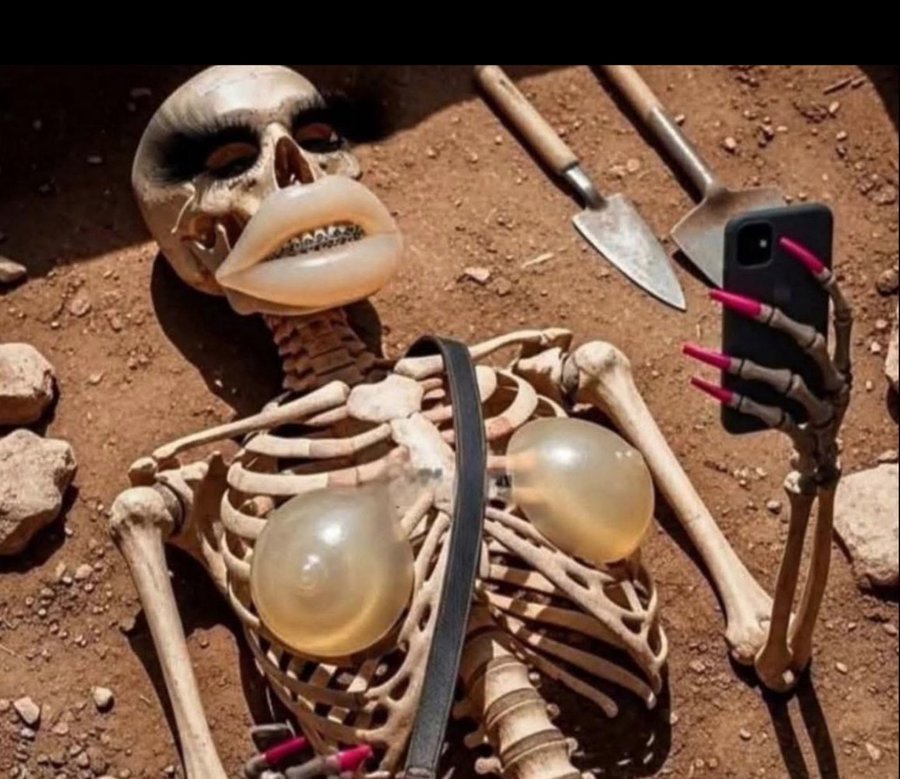 modrunaway's tweet photo. A Homo Sapiens Plastictus from 2000 AD   😄 https://t.co/zTyC0AGsGZ