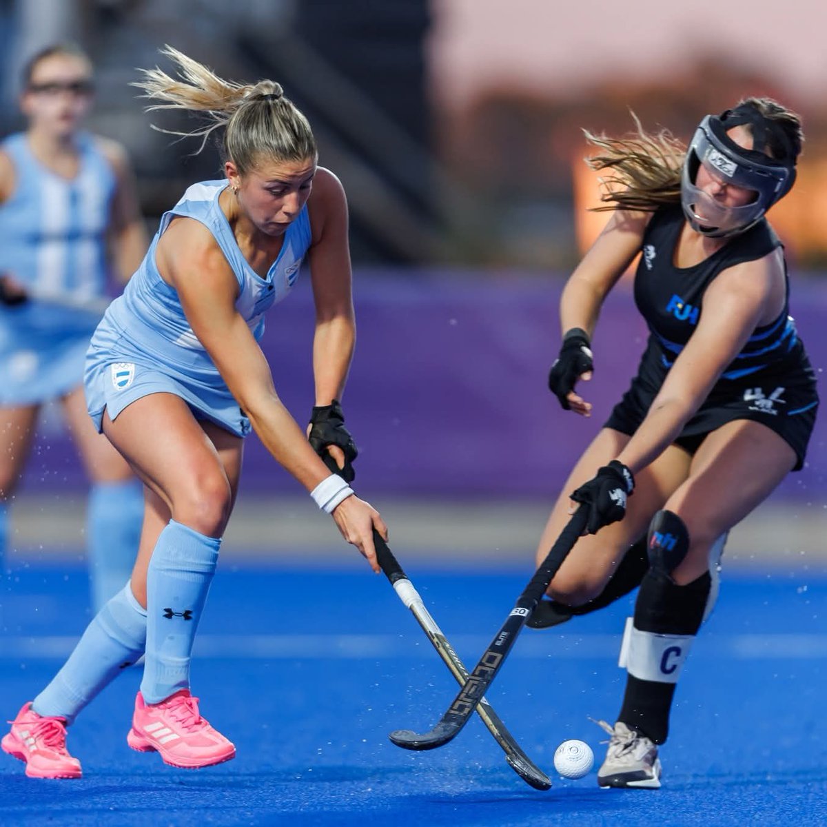 juegargentina's tweet photo. #Hockey 🏑 #Sub23 #Luque 📷PAHF ::
Las #Leoncitas van por su segundo triunfo en los Juegos Panamericanos Junior #Asu2025 🐾
:: Grupo A - Fecha 2 ::
17:30hs 🇦🇷 Argentina vs Canadá 🇨🇦
📺 Panamsports Channel, TyC Sports Play
👉 En VIVO https://t.co/S0o1YvcdRf https://t.co/FskRomEVQt