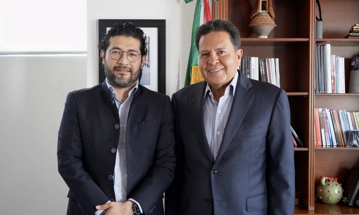 Las y los trabajadores petroleros son fundamentales para que haya desarrollo con bienestar en nuestro país. Para que México siga por ese camino, recibí a Ricardo Aldana Prieto, Secretario General del Sindicato de Trabajadores Petroleros de la República Mexicana.