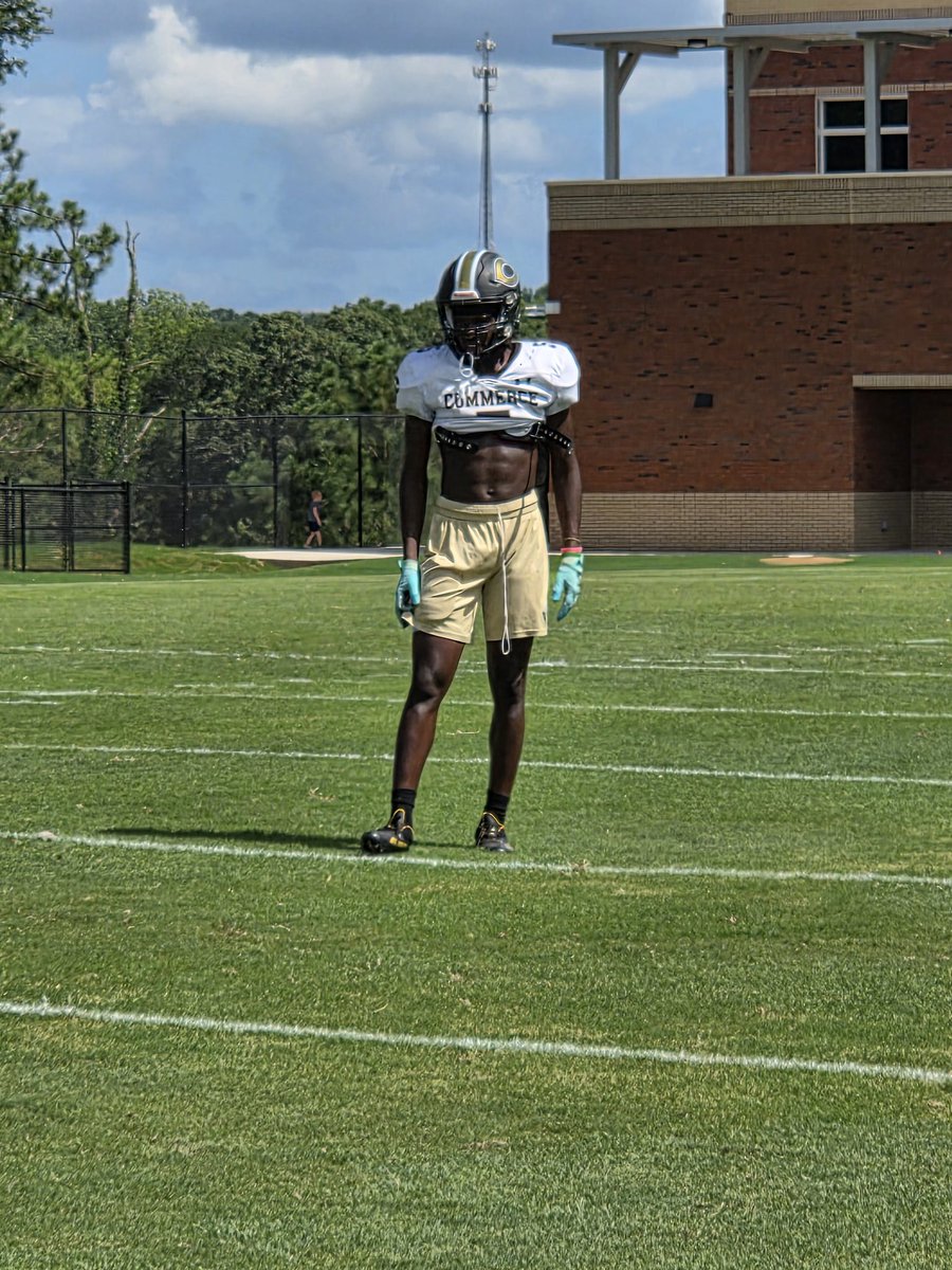 CoachDaniels06's tweet image. 2027 WR @EssienLockleer is probably the biggest hidden gem in Northeast Georgia. The kid is a D1 player. Sleeping on him isn't what you want to do.
📏 6'1
⚖️ 170lbs 
📚 3.4 GPA