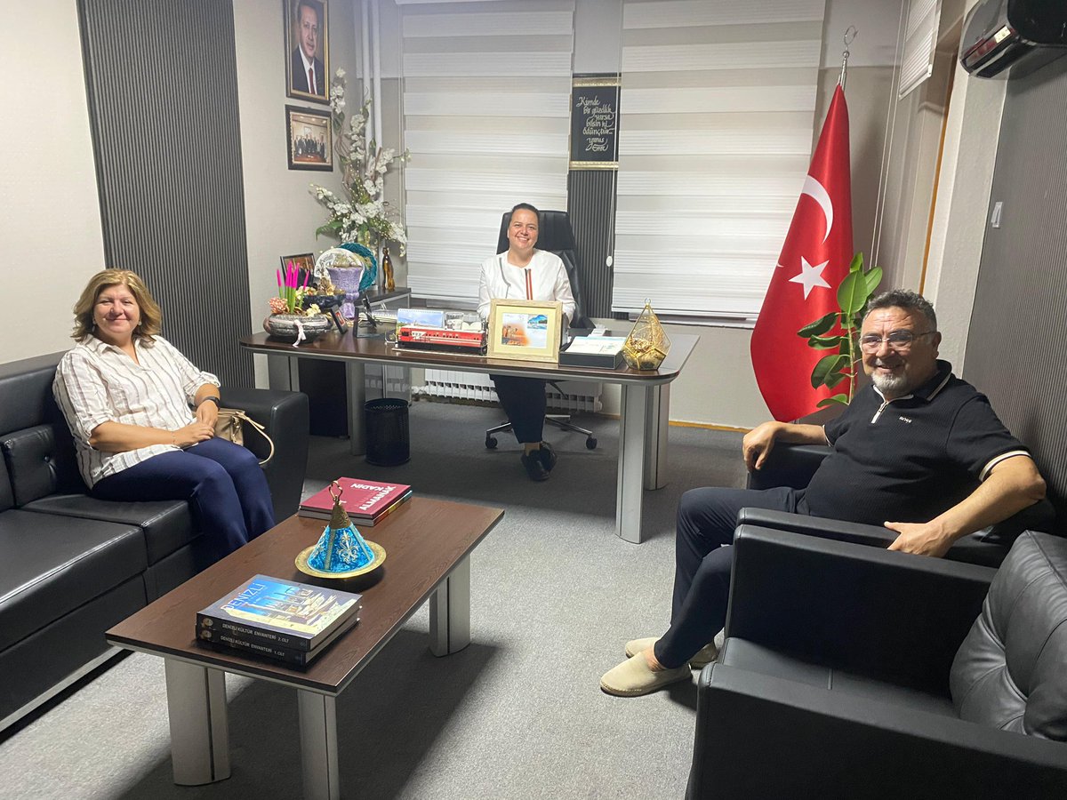 Nilgun_OK's tweet photo. 📍Denizli

AK Parti Denizli Büyükşehir Belediye Meclisi Grup Başkanvekilimiz @Feride_Kbdylr ile eşi Mümin Kabadayılar’ı misafir etmekten mutluluk duydum.

#Denizli https://t.co/BsVhpO8WKl