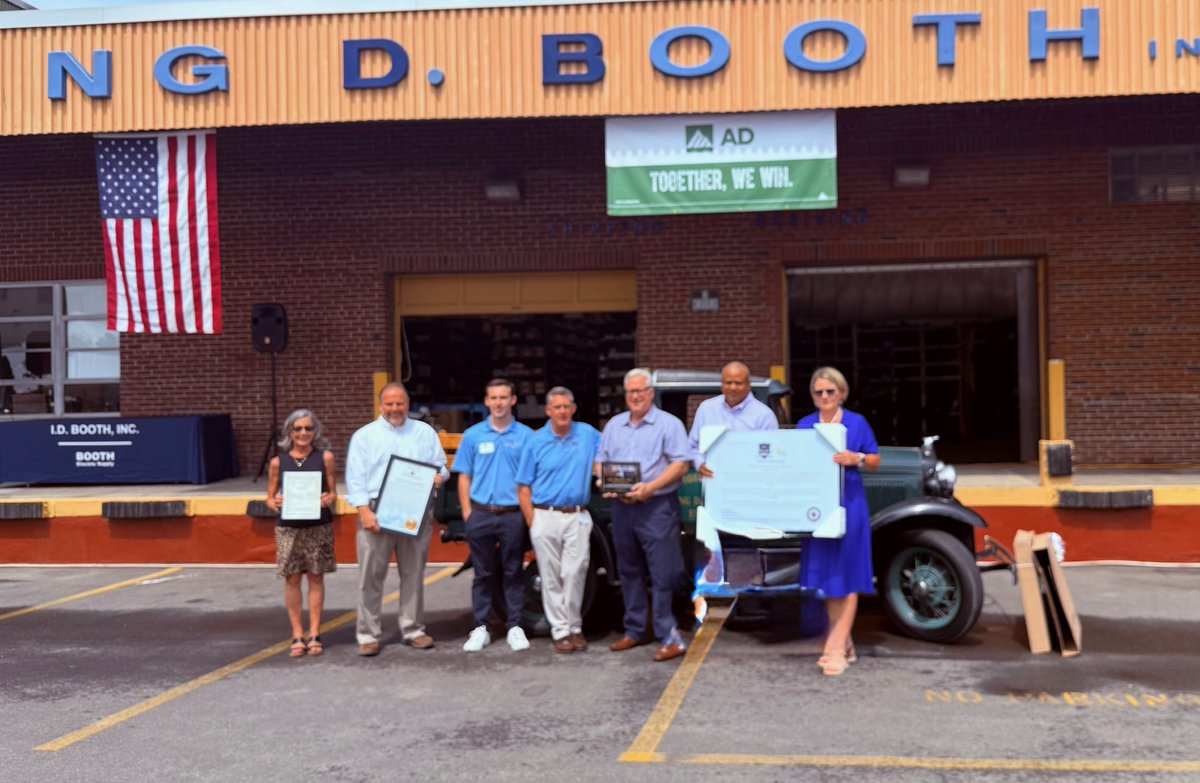 Great to join state and local colleagues to help celebrate the amazing 150th Anniversary of I.D. Booth, Inc. in Elmira! Founded in 1875, I.D. Booth today represents six generations of family leadership and a proud tradition of service 👏

Read more here: nysenate.gov/legislation/bi…