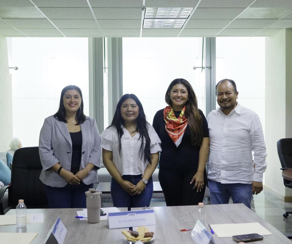 Liz Concha (@lizconcha) on Twitter photo En este día de trabajo legislativo participé en la Sesión Ordinaria de la Comisión Permanente de Estudios Constitucionales que preside mi amiga la diputada <a href="/TaniiaaCn/">Tania Caballero</a> , en donde analizamos las diversas iniciativas que se han presentado y que impactan directamente en nuestra En este día de trabajo legislativo participé en la Sesión Ordinaria de la Comisión Permanente de Estudios Constitucionales que preside mi amiga la diputada <a href="/TaniiaaCn/">Tania Caballero</a> , en donde analizamos las diversas iniciativas que se han presentado y que impactan directamente en nuestra