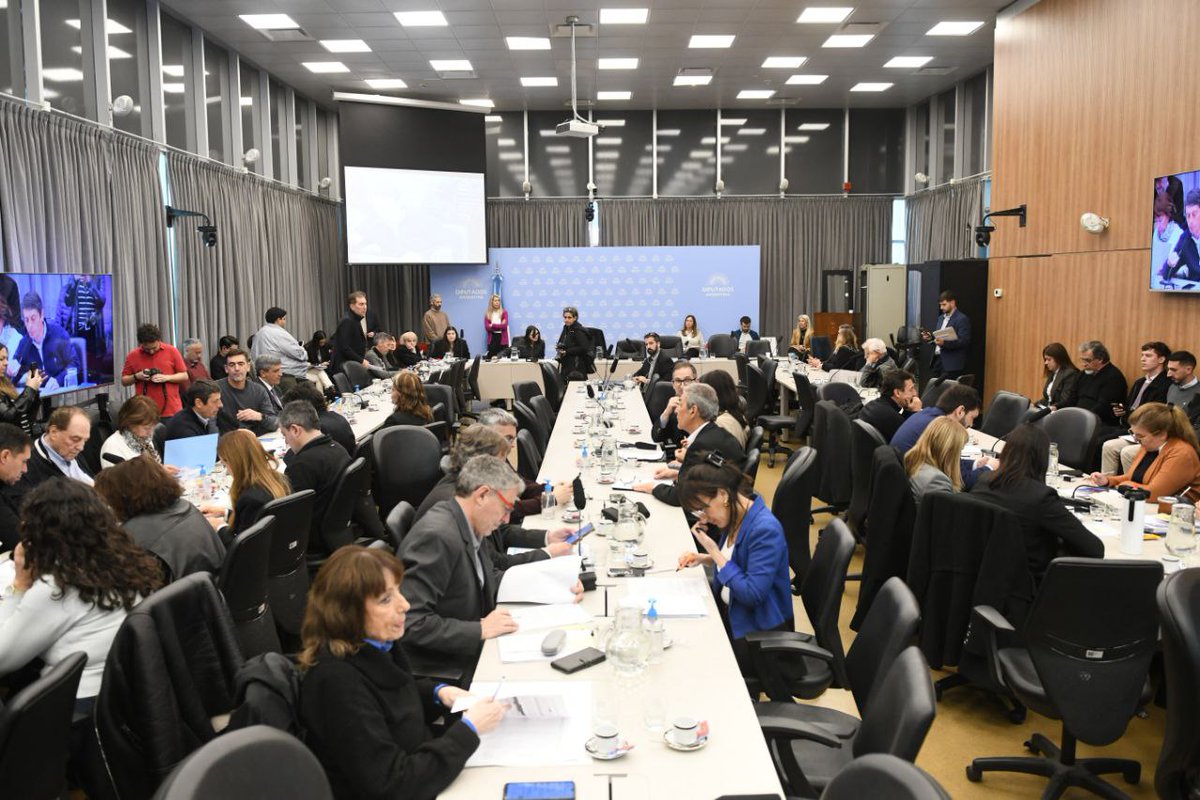 🏛 Dictaminamos proyectos que las provincias necesitan.
La Rioja no pide favores: reclama lo que por ley le corresponde.
Basta de un gobierno que asfixia y castiga por pensar distinto.
Las provincias somos la Nación, y merecemos respeto.
Mi intervención ➡️ goo.su/3vzQn