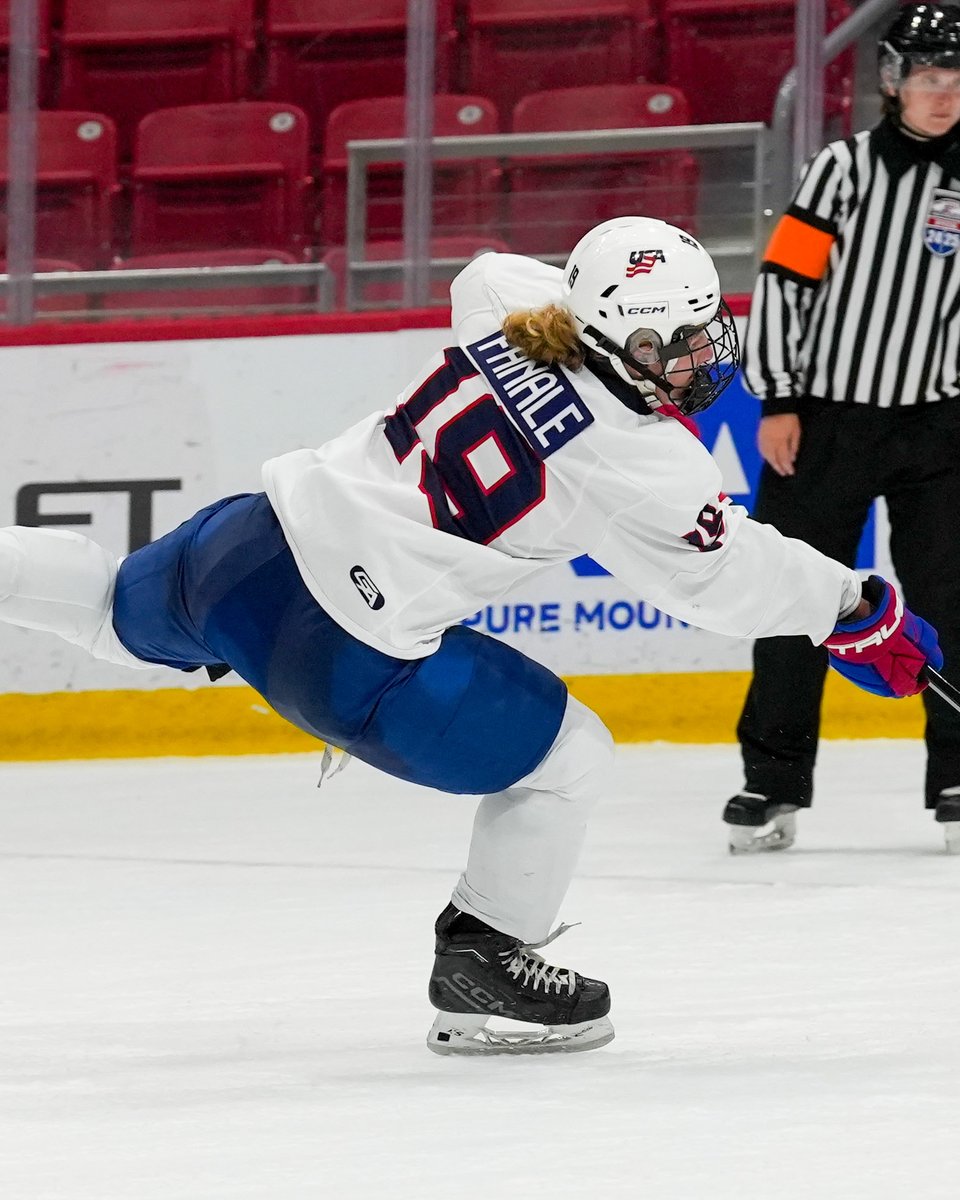 usahockey's tweet photo. The 2025 U.S. Collegiate Women's Select Team is up! The first game of the #CollegiateSeries vs. Canada starts now on https://t.co/PRm5Axr356!

Game stats and more: https://t.co/hsfwyvClXY https://t.co/JyEGWsXuUC
