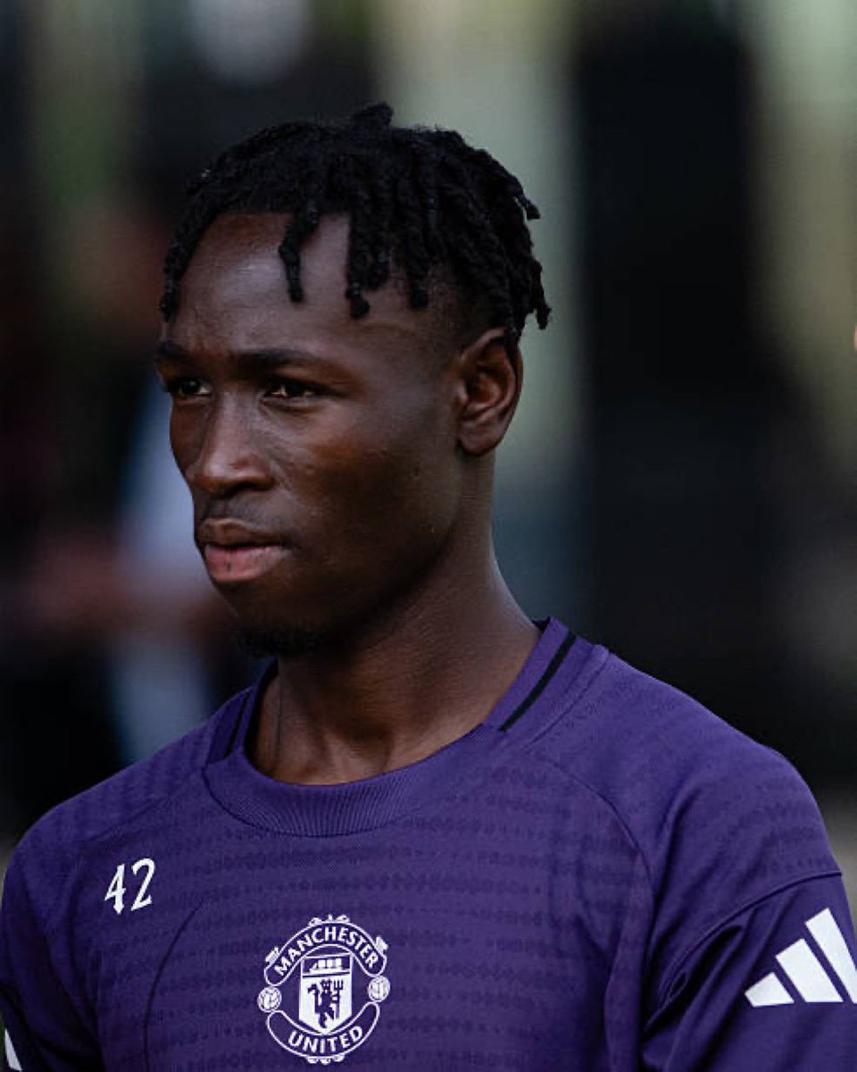 🚨 | Sekou Kone is conscious, stable and communicating with #mufc's medical team after being stretchered off against Tamworth. He has been taken to hospital as a precaution for further checks.

[<a href="/StevenRailston/">Steven Railston</a>]