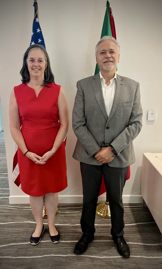 Ernesto Sánchez Proal (@esanchezproal) on Twitter photo Hoy me reuní con la Cónsul General de Estados Unidos en Guadalajara, Amy Scanlon, para fortalecer la colaboración entre el Consulado y la <a href="/AmChamMexico/">American Chamber/Mexico</a> Capítulo Occidente. Hoy me reuní con la Cónsul General de Estados Unidos en Guadalajara, Amy Scanlon, para fortalecer la colaboración entre el Consulado y la <a href="/AmChamMexico/">American Chamber/Mexico</a> Capítulo Occidente.