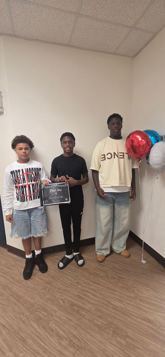 torrestalk's tweet photo. Welcomed freshman for their first day of high school! @HumbleISD_AHS https://t.co/6MFDzMDgUf