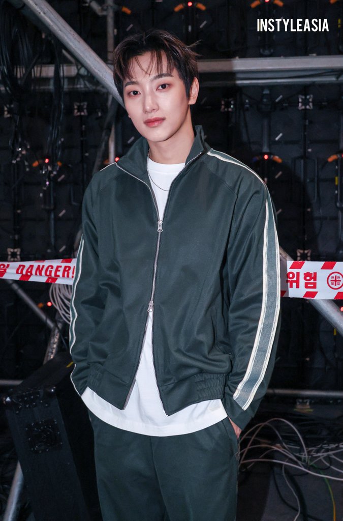 instyleasia's tweet photo. #Yeonggwang, a Korean singer and the youngest member (#maknae) of a #Kpop boy group #VANNER stunningly appears in a sportive look while he attend the #DUCKDIVE #AW25 collection show in #SeoulFashionWeek.
#kfashion #ベナー #ヨングァン #ダックダイブ #배너 #แวนเนอร์ #ยองกวาง https://t.co/hu9UG4TTTm