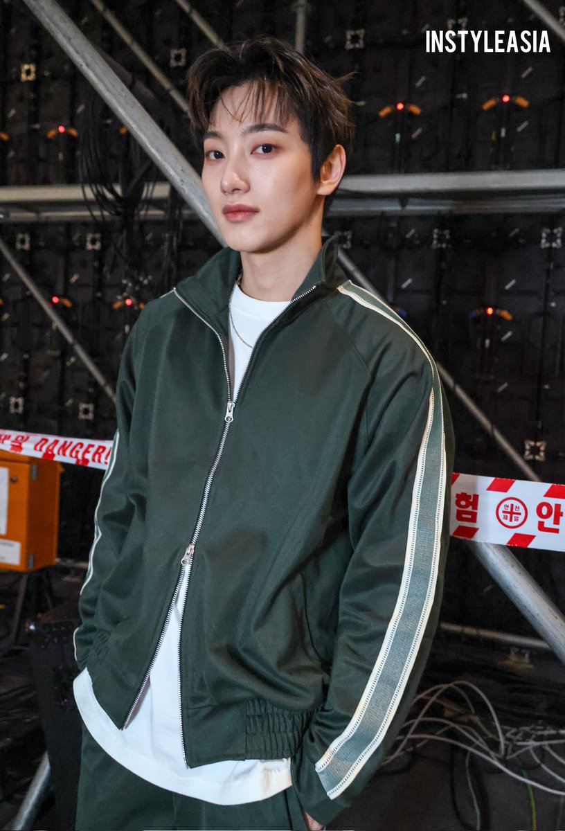 instyleasia's tweet photo. #Yeonggwang, a Korean singer and the youngest member (#maknae) of a #Kpop boy group #VANNER stunningly appears in a sportive look while he attend the #DUCKDIVE #AW25 collection show in #SeoulFashionWeek.
#kfashion #ベナー #ヨングァン #ダックダイブ #배너 #แวนเนอร์ #ยองกวาง https://t.co/hu9UG4TTTm