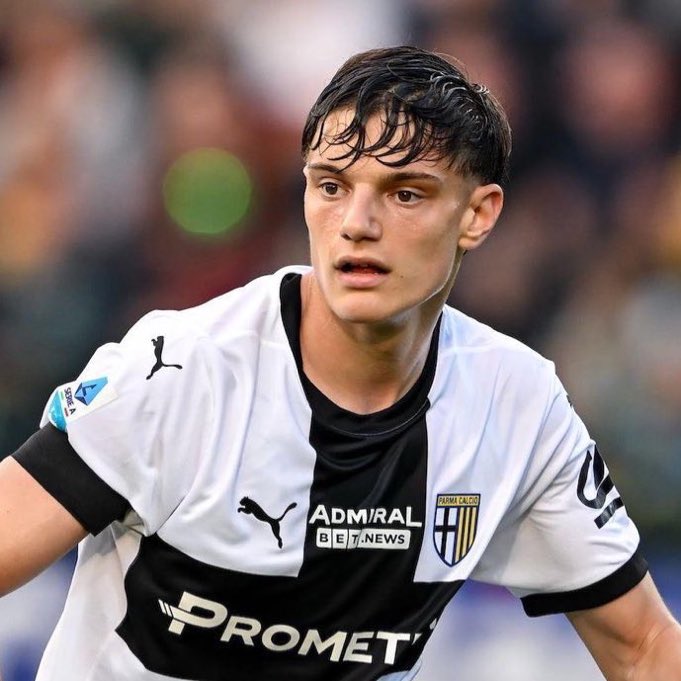 Former AC Milan coach Arrigo Sacchi on Leoni: 

“I’m convinced he’ll be the linchpin of the Azzurri defence for a long time. Some, regarding a possible transfer to Liverpool, object that this young man has only made 17 Serie A appearances so far. Aren’t those few? No, I reply.