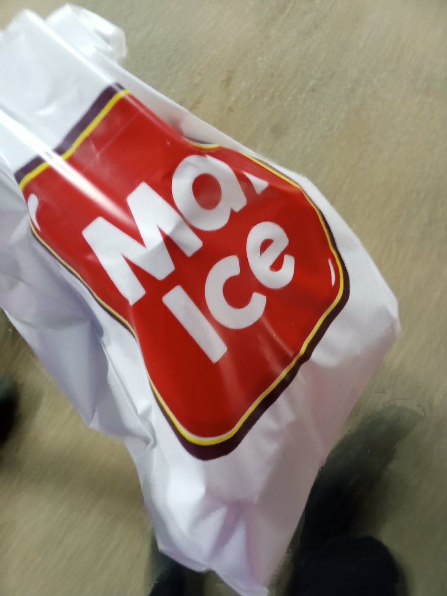 Spent my day in class since 10am,then went to church for a programme 

After I came to chill out here with my Family😌🤞...Thank you everyone for your prayers and wishes....God bless y'all and preserve you💙