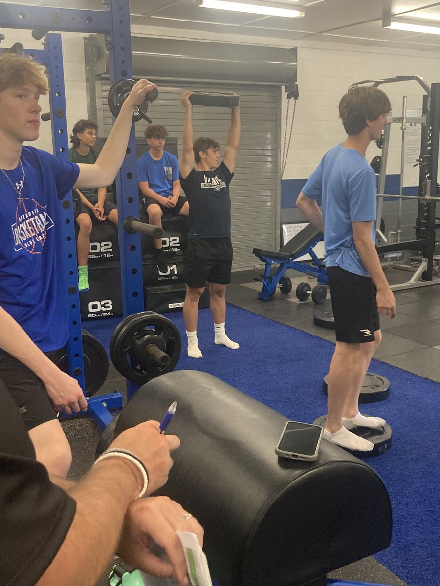 NAZhoops's tweet photo. Guys gettin after it. @hahn_logan11 last man standing 
💙🦅💙 https://t.co/hvYHRVpKH6