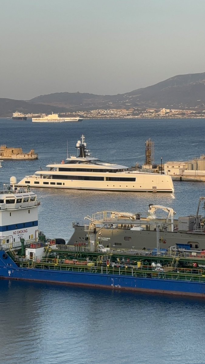 Howard Schultz former CEO of <a href="/Starbucks/">Starbucks</a>  pulled in this morning.  These super rich got some yachts mind 😳🛥️ #Gibraltar