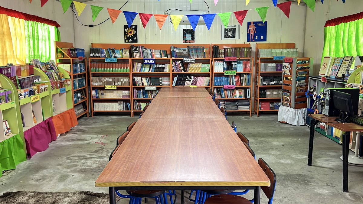 EducacionZ8_Ec's tweet photo. Más de 2.800 estudiantes de la Unidad Educativa Fiscal Sarah Flor Jiménez se benefician con la reapertura de la biblioteca y la readecuación de la sala de cómputo.
Con estas acciones reafirmamos nuestro compromiso por garantizar una educación de calidad. 📚💻🏫

#ElNuevoEcuador https://t.co/g66DoNKrCJ