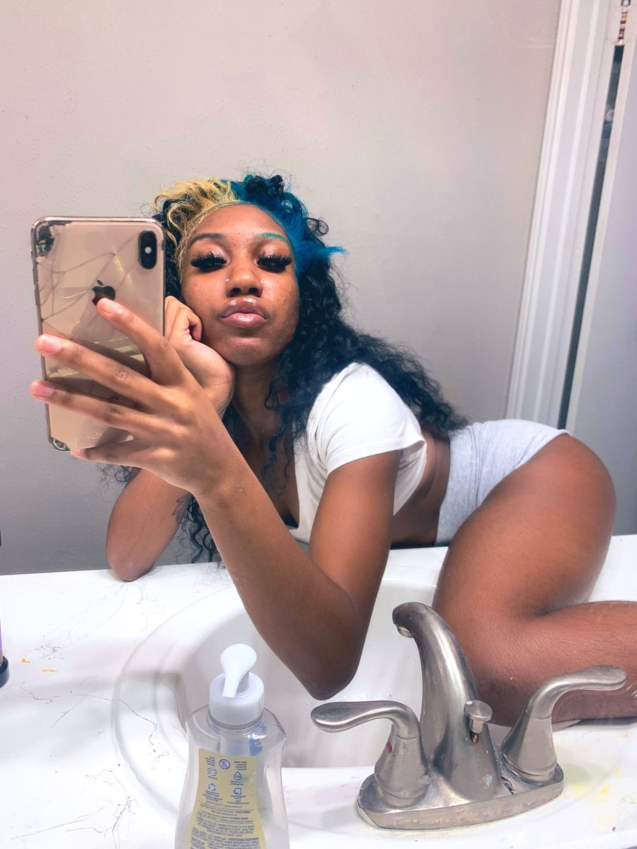 tkosamaa's tweet photo. Bitch yk you sexc https://t.co/RVVf2htFOi