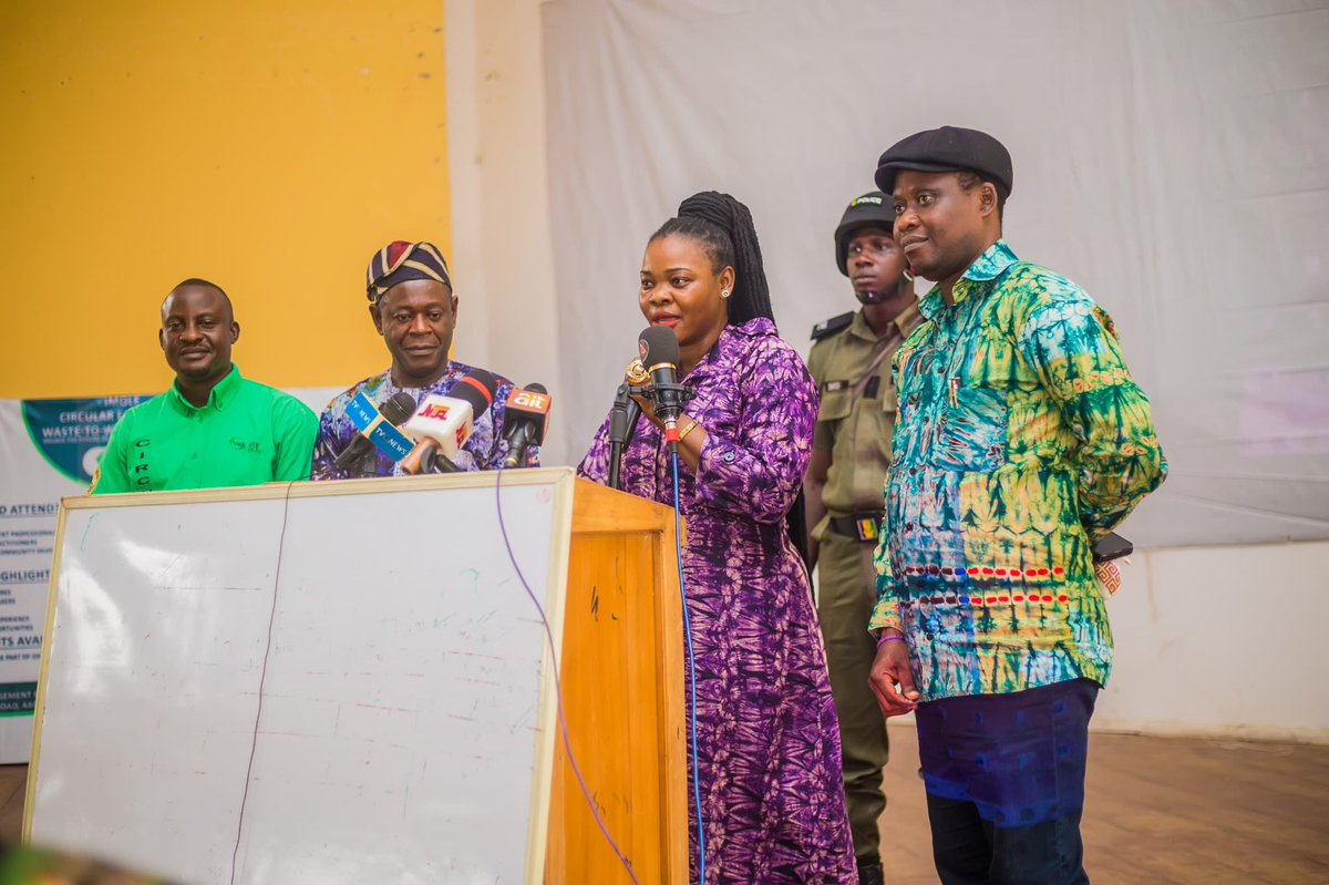 therealchinwe's tweet photo. Day 1 ✅ Our Circular Economy Training kicked off with energy, ideas, and action. From waste to wealth, we’re building a future where nothing goes to waste and everyone wins. #CircularEconomy #Sustainability #OsunClimateAction https://t.co/bfU5fAKrUN