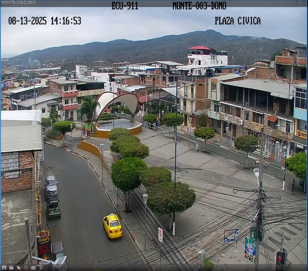 ECU911PVO's tweet photo. 📍Montecristi || 

Mediante un evento formal, el @gad_montecristi realizó la transferencia de ocho nuevos puntos de videovigilancia al Centro Zonal @ECU911_ Portoviejo.

Con esta implementación, la cobertura pasará de 14 a 22 puntos, lo que significa un incremento del 57,14 %. 

Esta incorporación permite reforzar la seguridad ciudadana y optimizar la capacidad de respuesta para la atención de emergencias.