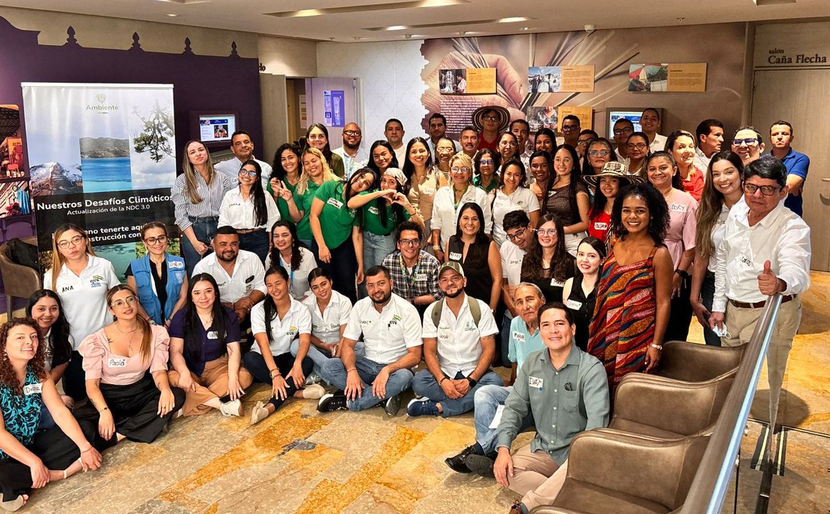 En Montería (Córdoba), junto a líderes ambientalistas de la región, avanzamos en la actualización de nuestro compromiso nacional (NDC) para reducir emisiones de gases de efecto invernadero y adaptarnos al cambio climático, en el marco del Acuerdo de París.